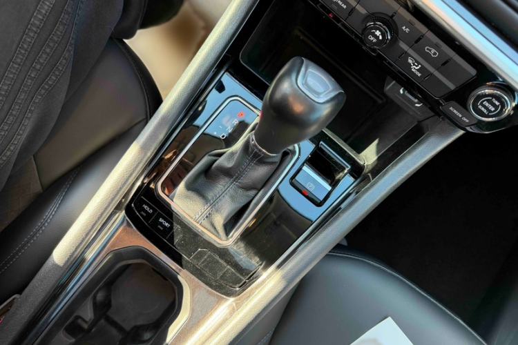 Used Jeep Compass 2021 220T Automatic Leading Edition Gear Lever