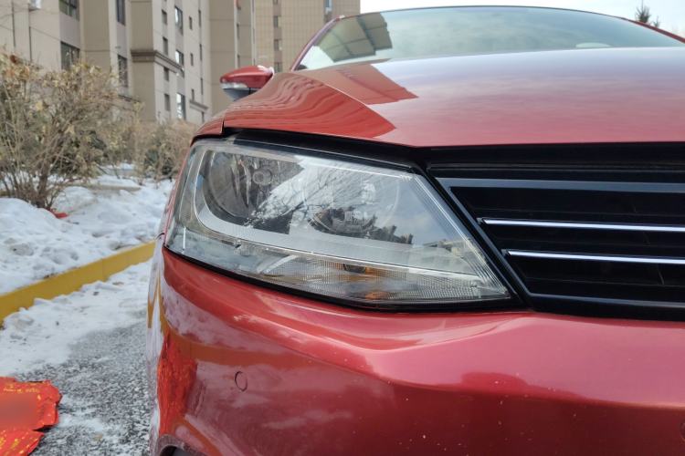 Used Volkswagen Sagitar 2012 1.4TSI Automatic Luxury Edition Right Front Headlight