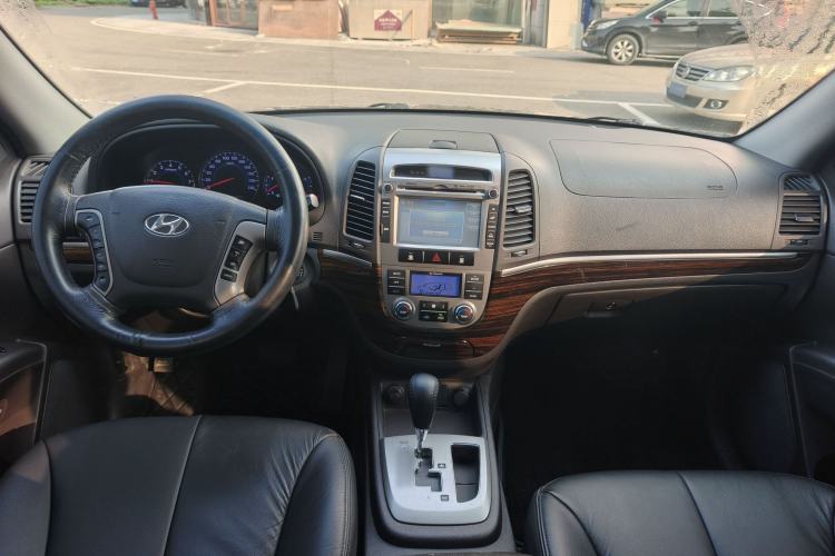 Used Hyundai Santa Fe Classic 2012 2.4 Luxury Edition 7-Seater Four-Wheel Drive
