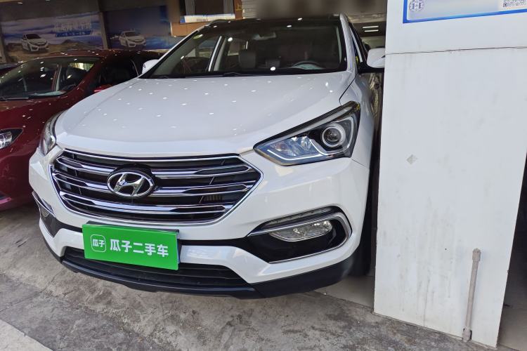 Used Hyundai Santa Fe 2017 2.0T Automatic Two-Wheel Drive Smart Version 7 Seats