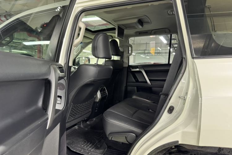 Used Toyota Prado 2018 3.5L Automatic TX-L NAVI with Rear-Mounted Spare Tire Left Rear Seat