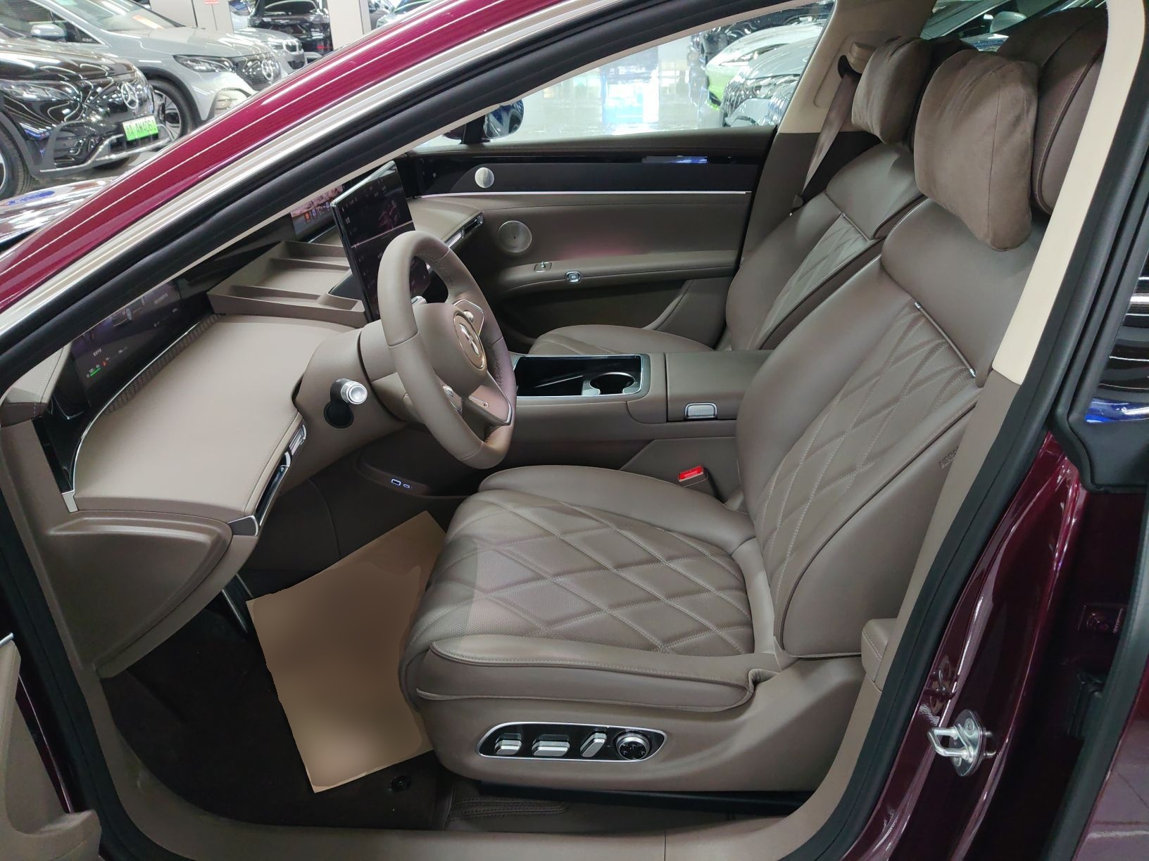 Переднее сиденье в автомобиле