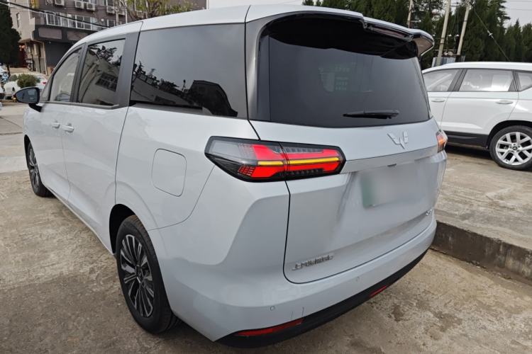 Used Wuling Wuling Starlight 730 2025 Model Plug-in Hybrid 125km Luxury Edition
