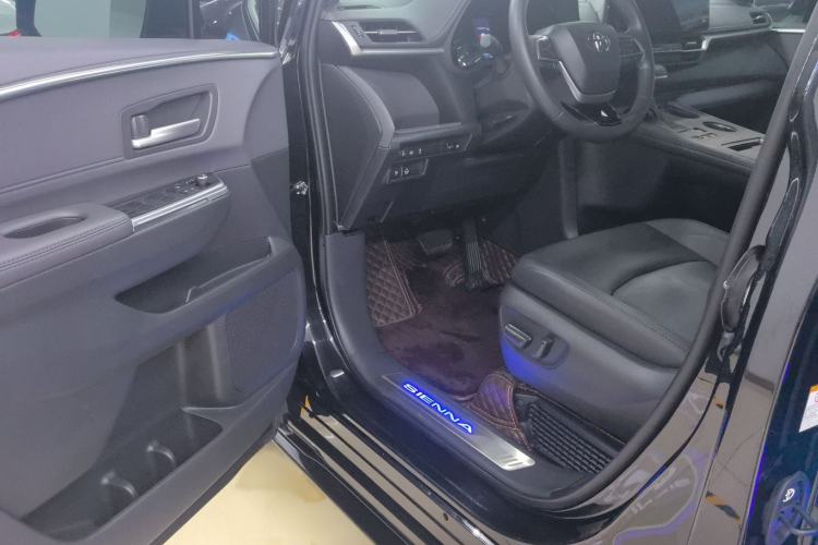 Used Toyota SIENNA 2021 2.5L Hybrid Premium Edition