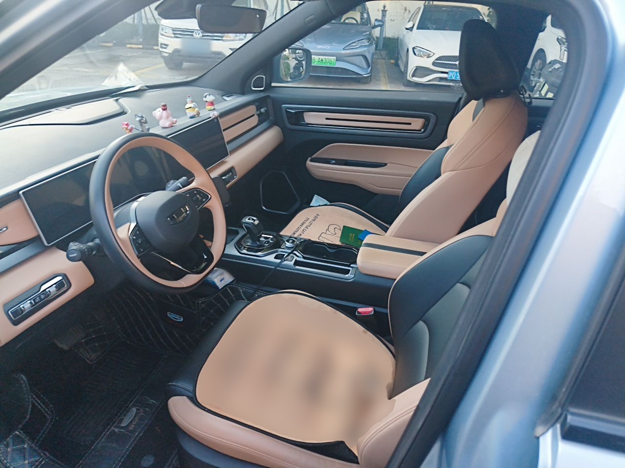 Geely Auto icon 2023 1.5TD Chocolate Luxe Edition — снимка 15
