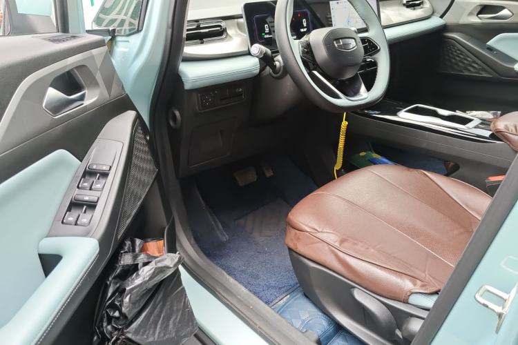 Used Geometry E Firefly 2024 401 km Fluorescent
