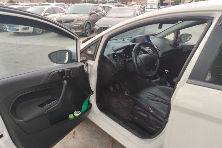 Used Ford Fiesta 2013 Sedan 1.5L Manual Fashion Edition Driver Seat