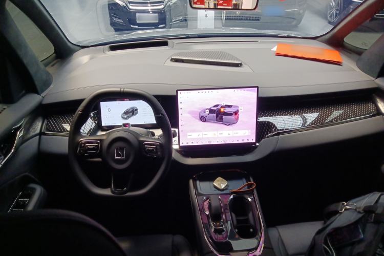 Used Zeekr 009 2024 Six-Seat Executive Version 4WD 108 kWh Center Console