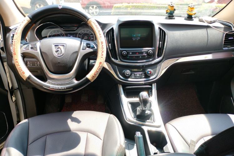 Used Baojun 560 2015 1.8L manual luxury version