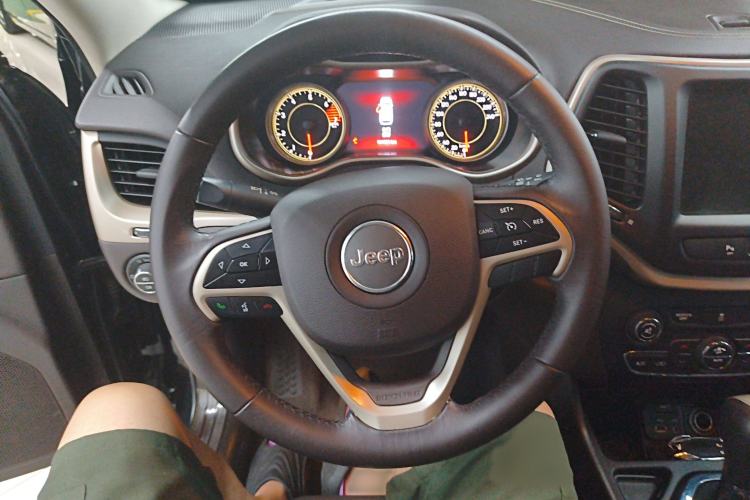 Used Jeep Cherokee 2016 2.0L Superior Edition