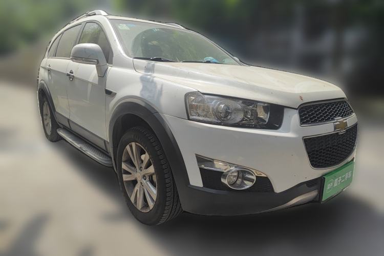 Used Chevrolet Captiva 2014 2.4L 4x4 Flagship Edition 7 Seats Front Right 45 Deg