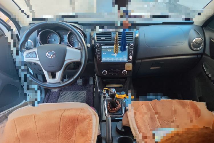 Used HYOSOW S3 2014 1.5L Luxury Version China IV Emission Standard Center Console