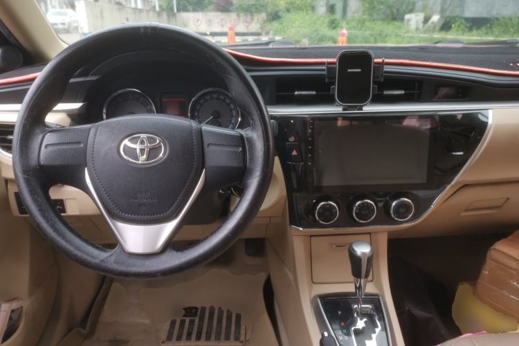 Used Toyota Corolla 2014 1.6L CVT GL-i Center Console