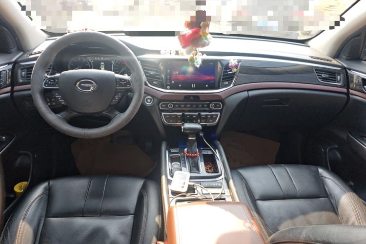 Used GAC Trumpchi GS8 2019 390T Two-Wheel Drive Luxury Smart Connectivity Version (7 Seats) Center Console