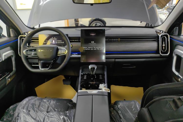 Used Chery Tiggo 7 2025 High-Performance Version 1.6T Two-Wheel Drive Edition Center Console