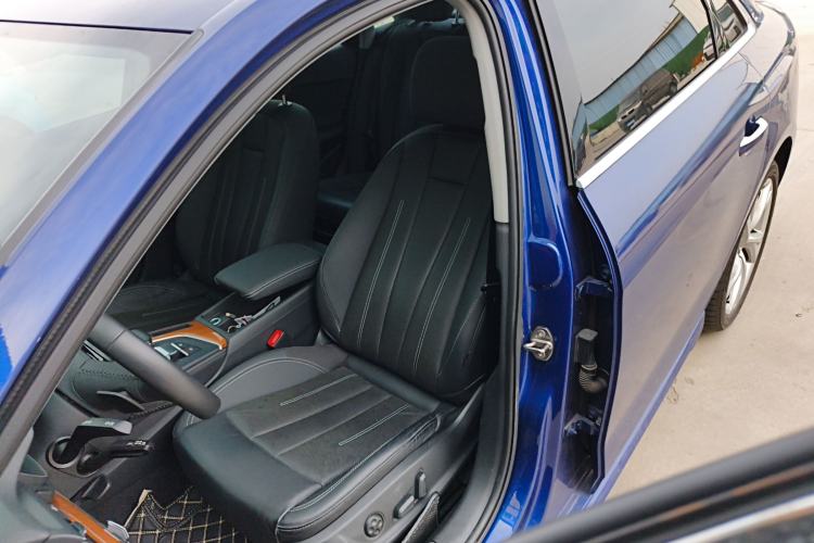 Used Audi A4L 2020 40 TFSI Fashionable and Elegant Model
