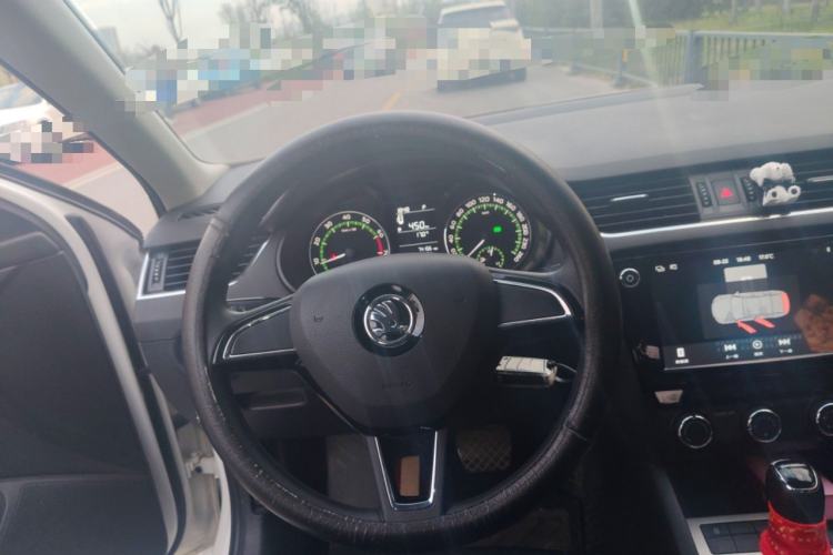 Used Skoda Octavia 2018 1.6L Automatic Comfort Edition Steering Wheel