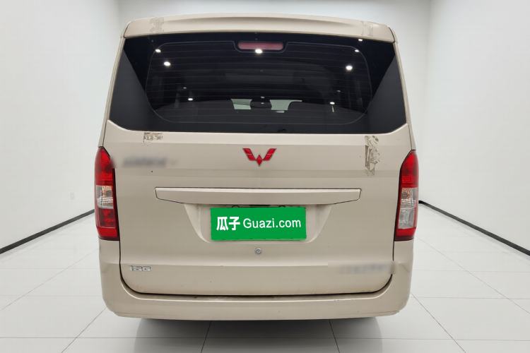 Used Wuling Rongguang V 2018 1.5L Standard Version
