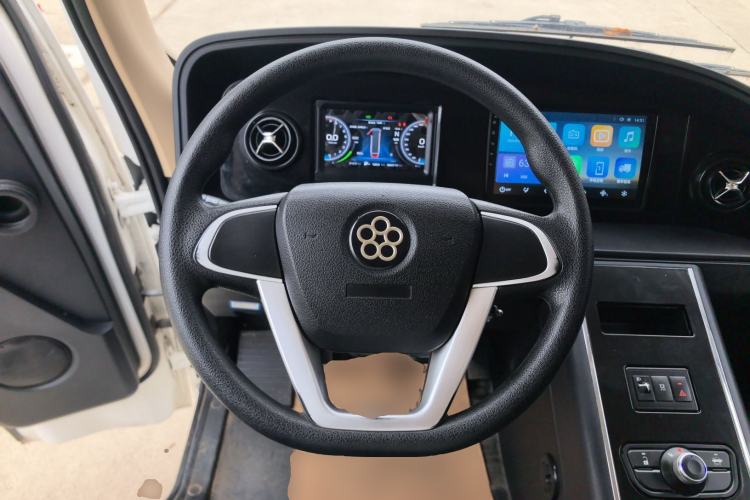 Used Guangtong Auto makeup Logistics Vehicle 2024 3.1T 2-Seater 4.99-Meter All-Electric Closed Cargo Van with 41.86 kWh