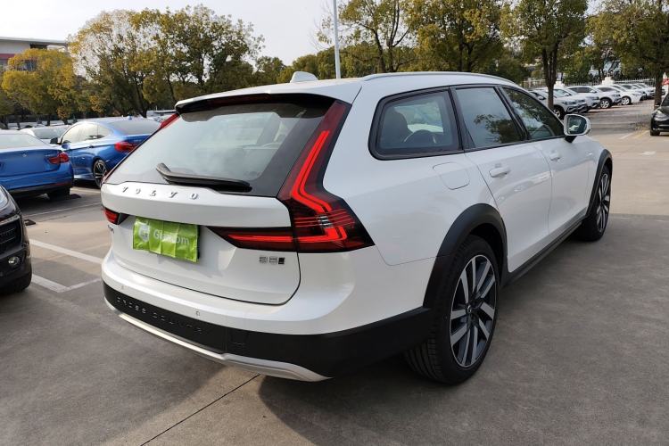 Used Volvo V90 2024 Cross Country B5 AWD Prestige Edition