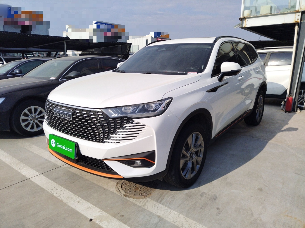 Под передней частью автомобиля