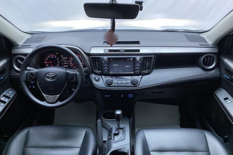 Used Toyota RAV4 2019 2.0L CVT Two-Wheel Drive Fashion X Limited Edition China VI Standard Interior 1