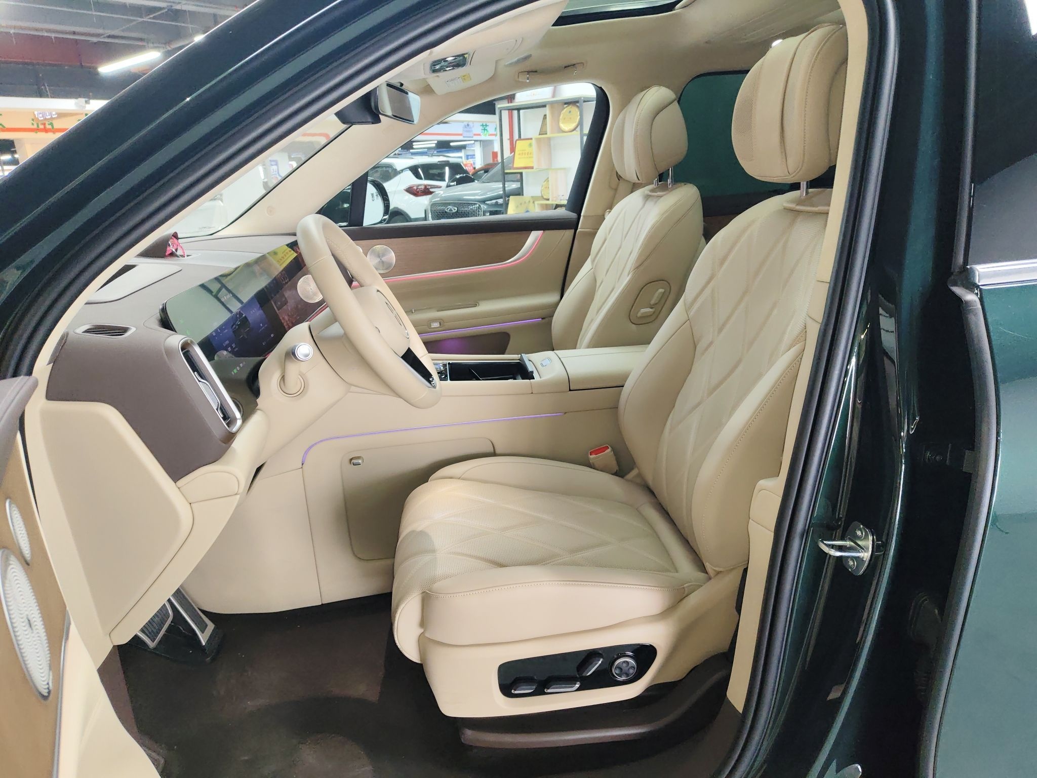 Переднее сиденье в автомобиле