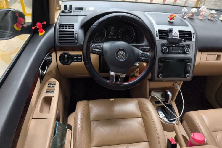 Used Volkswagen Touran 2011 1.4T DSG ZhiZhen Edition 5 Seats Steering Wheel