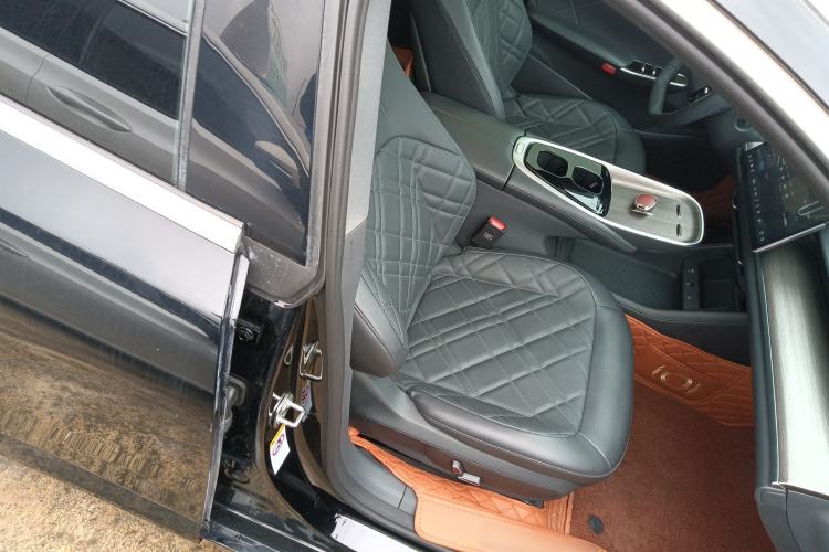 Used CHANGAN NEVO A07 2024 All-Electric "True Fragrance" Edition 515 Luxurious Model 58.9 kWh Right Front Seat