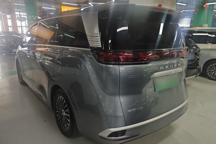 Used Denza D9 2022 DM-i 970 Four-Wheel Drive Flagship Model
