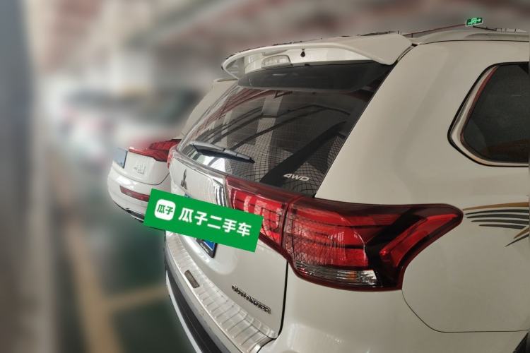 Used Mitsubishi Outlander 2016 2.4L 4x4 Luxury Edition 7-Seater
