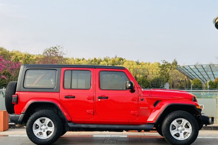Used Jeep Wrangler 2019 2.0T Sahara Four-Door Version China VI Emission Standard
