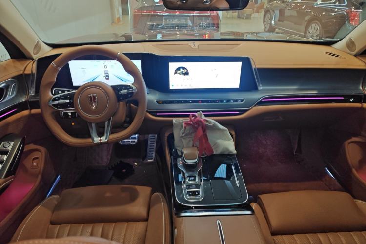 Used Hongqi H9 2024 2.0T Qixiang Private Style Edition Center Console