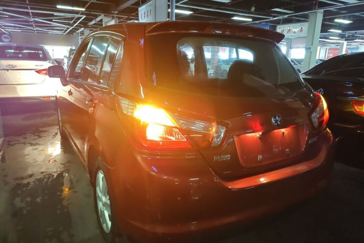 Used Venucia R50 2013 1.6L Manual Fashion Edition
