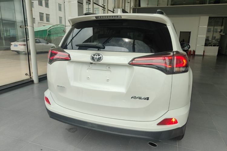 Used Toyota RAV4 2019 2.0L CVT Two-Wheel Drive Luxury Version China VI Standard
