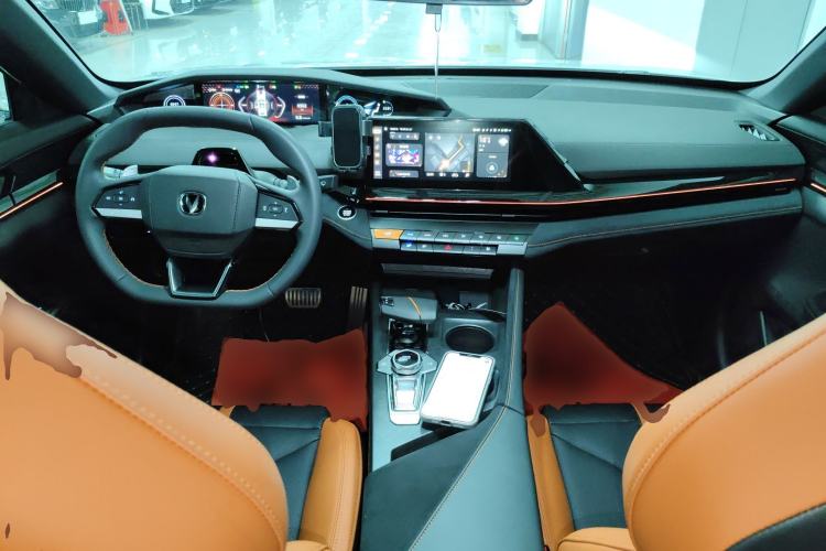 Used CHANGAN UNI-V 2025 1.5T 500Bar Prestige Sporty Version
