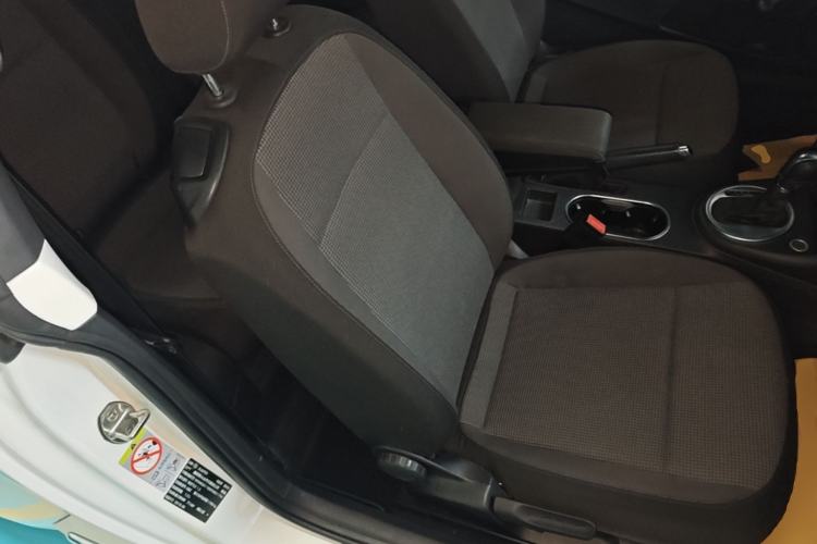 Used Volkswagen Beetle 2015 180TSI model Right Front Seat