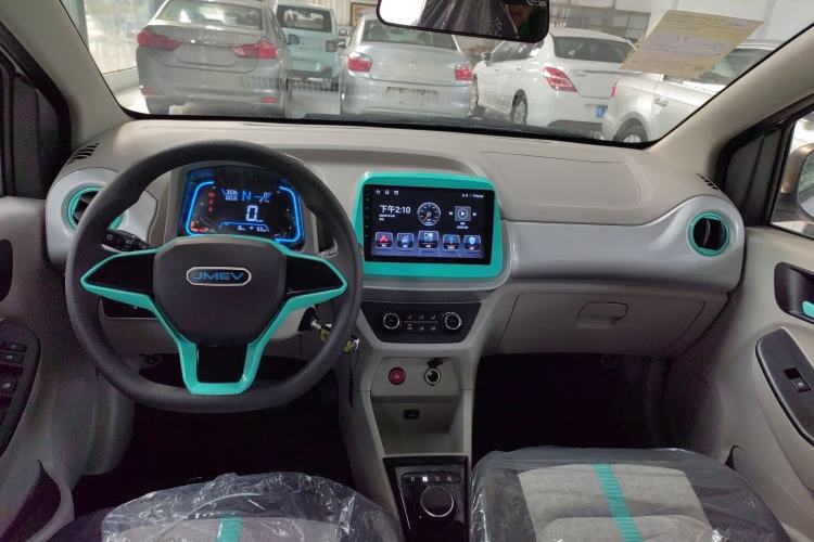 Used JMEV Xiao Qilin 2026 Model PLUS+ Comfort Version Center Console