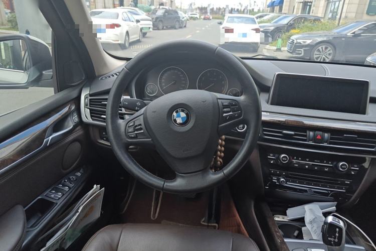 Used BMW X5 2015 xDrive28i
