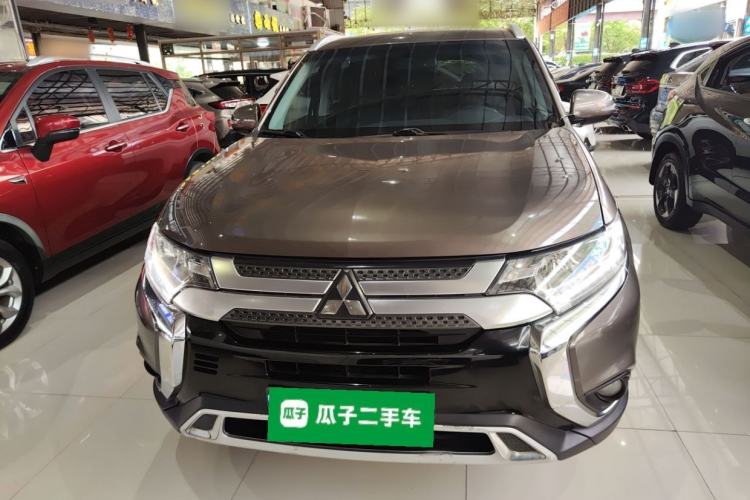 Used Mitsubishi Outlander 2019 2.0L Two-Wheel Drive Comfort Edition 7 Seats China V Emission Standard Front