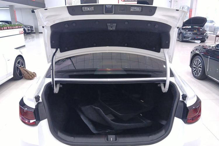 Used Geely Auto Emgrand L HiP 2024 Champion Edition 1.5TD-DHT Pro 100KM Excellence Model
