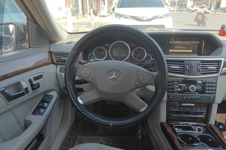 Used Mercedes-Benz E-Class 2011 E 300 L Elegant Model Steering Wheel