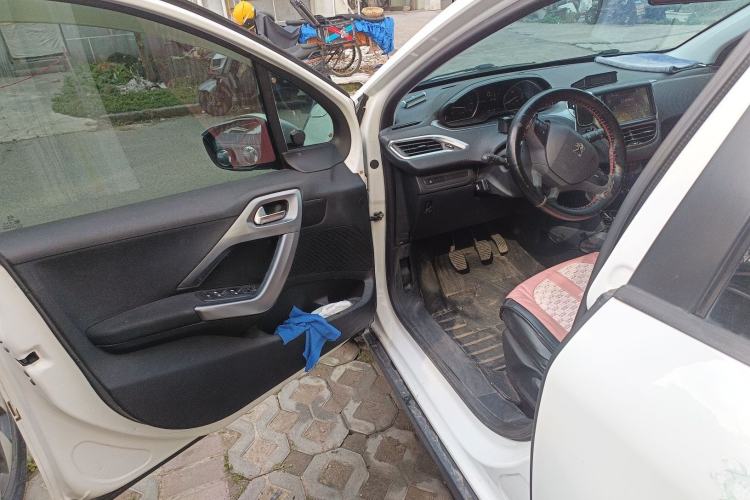 Used Peugeot 2008 2014 1.6L Manual Fashion Edition