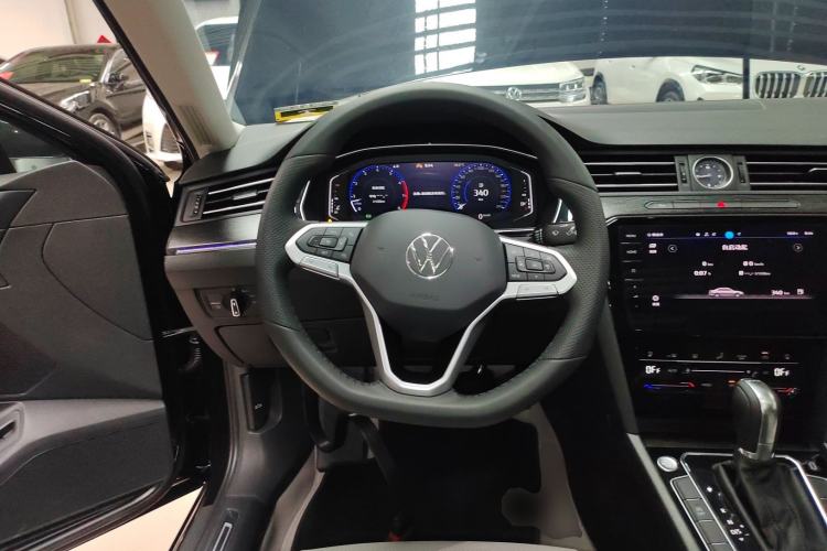 Used Volkswagen Magotan 2026 30 Million Vehicles Selected Model 380TSI DSG Luxury Edition Steering Wheel