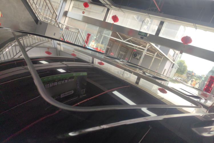 Used VOYAH Dream 2025 PHEV Four-Wheel-Drive Flagship Kunpeng Edition Roof