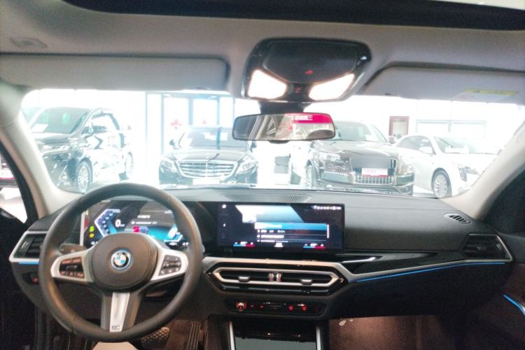 Used BMW i3 2022 eDrive 35 L
