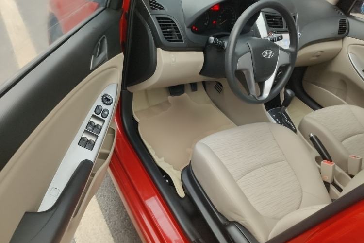 Used Hyundai Verna (older generation) 2014 1.4L Automatic Smart GLS Driver Seat