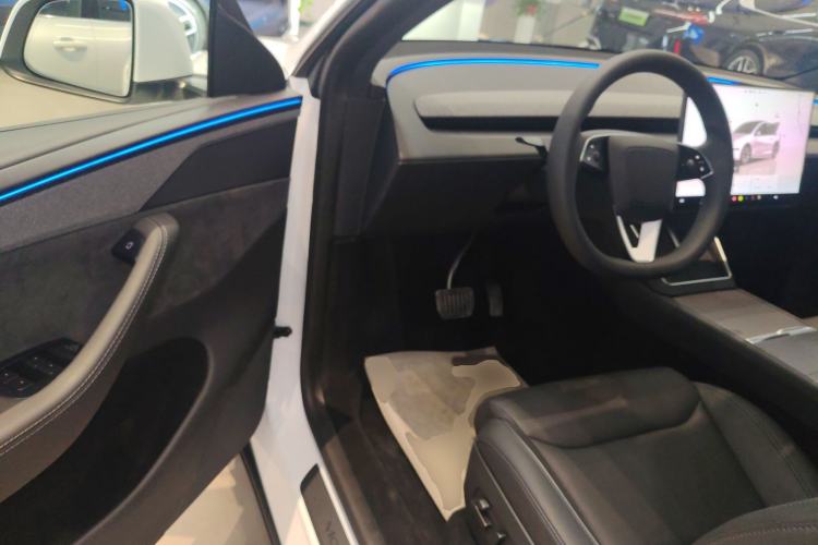 Used Tesla Model Y L 2025 Model Long-Range All-Wheel-Drive Version
