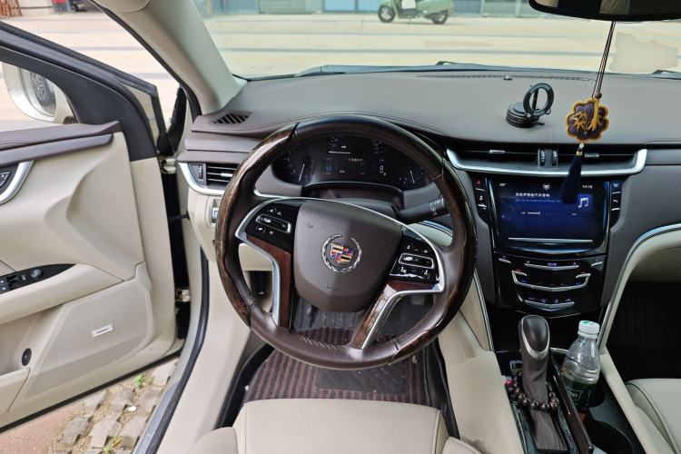 Used Cadillac XTS 2013 28T Comfort Model Steering Wheel