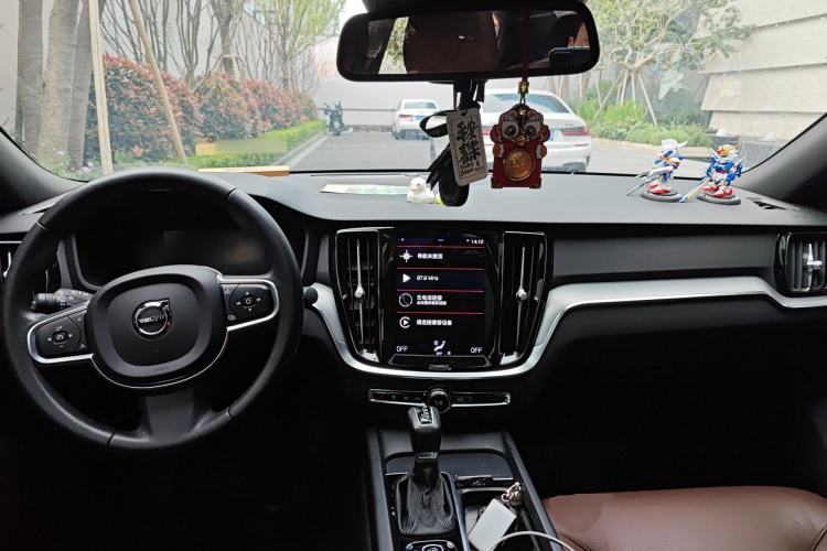 Used Volvo S60 2020 T4 Zhiyi Luxury Edition Center Console